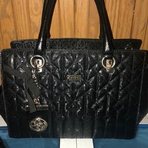 This is a beautiful guess purse👛